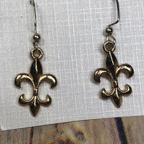 Vintage Gold Fleur De Lis Earrings - Picture 2 of 5